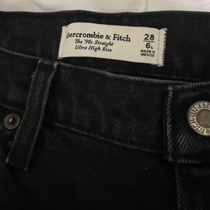Abercrombie & Fitch jeans size 28 NWT